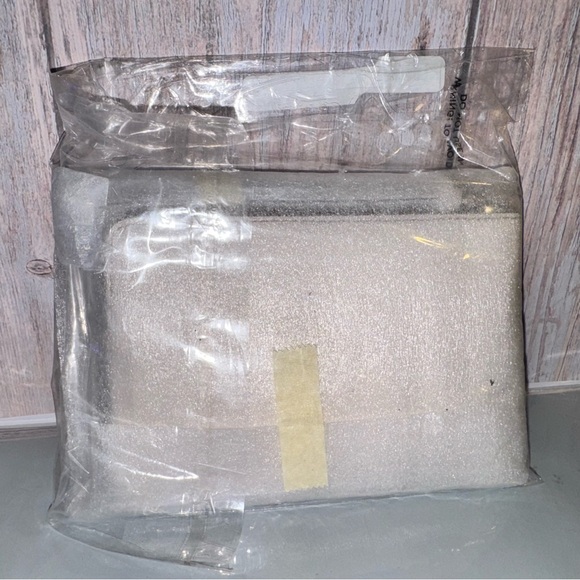 Coach Wristlet - 2021 Rainbow Skate, White Pebbled Leather - NWT retails $80 - Picture 6 of 9